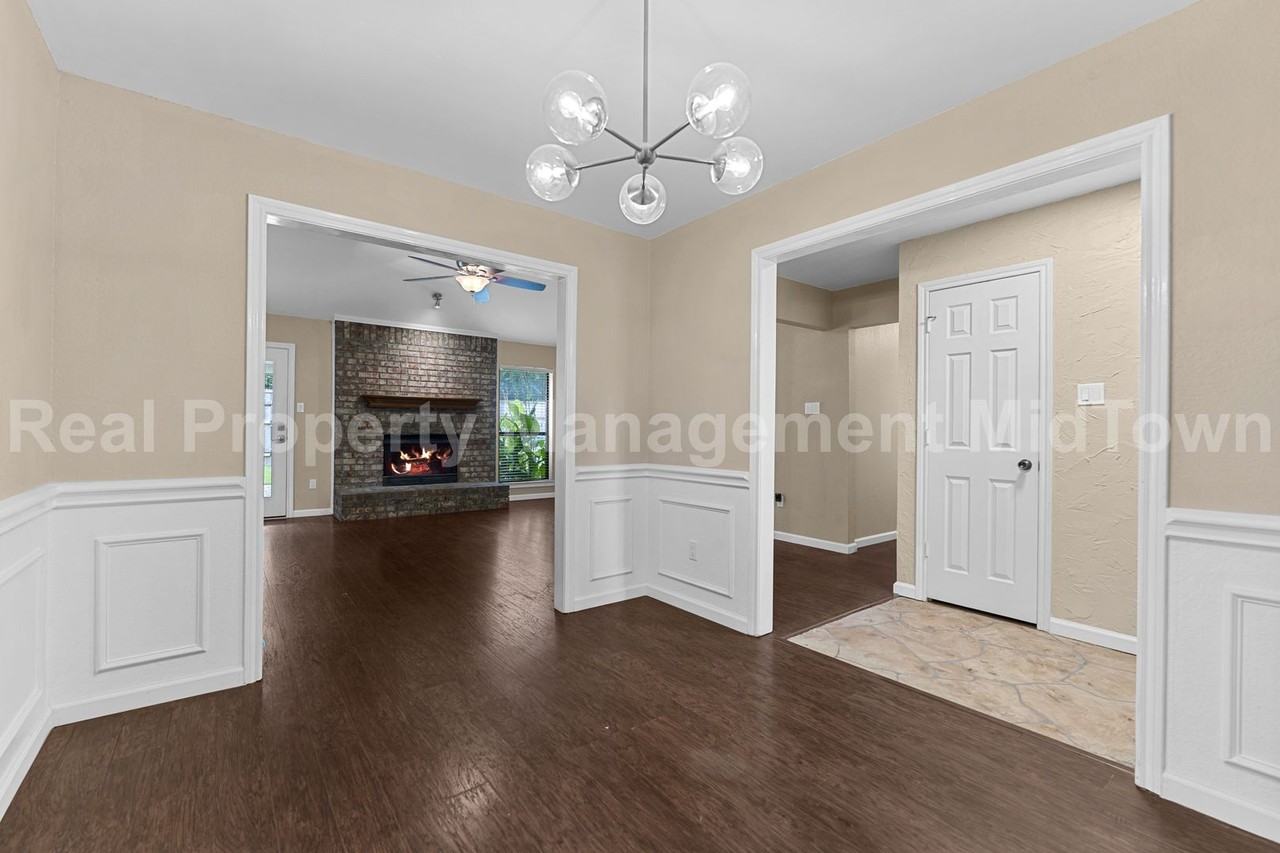 2132 Turf Club Dr - Photo 2 of 23