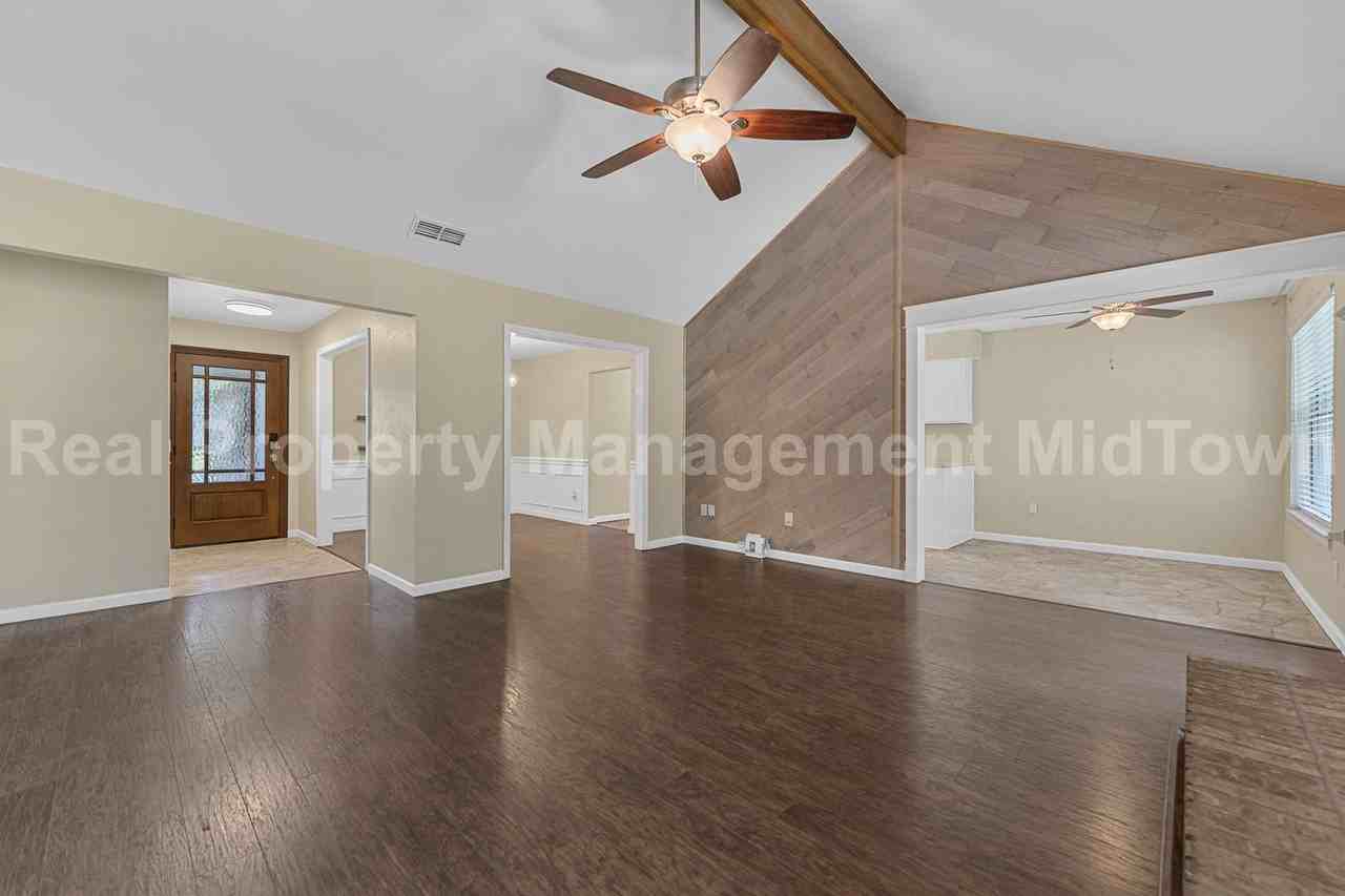 2132 Turf Club Dr - Photo 3 of 23