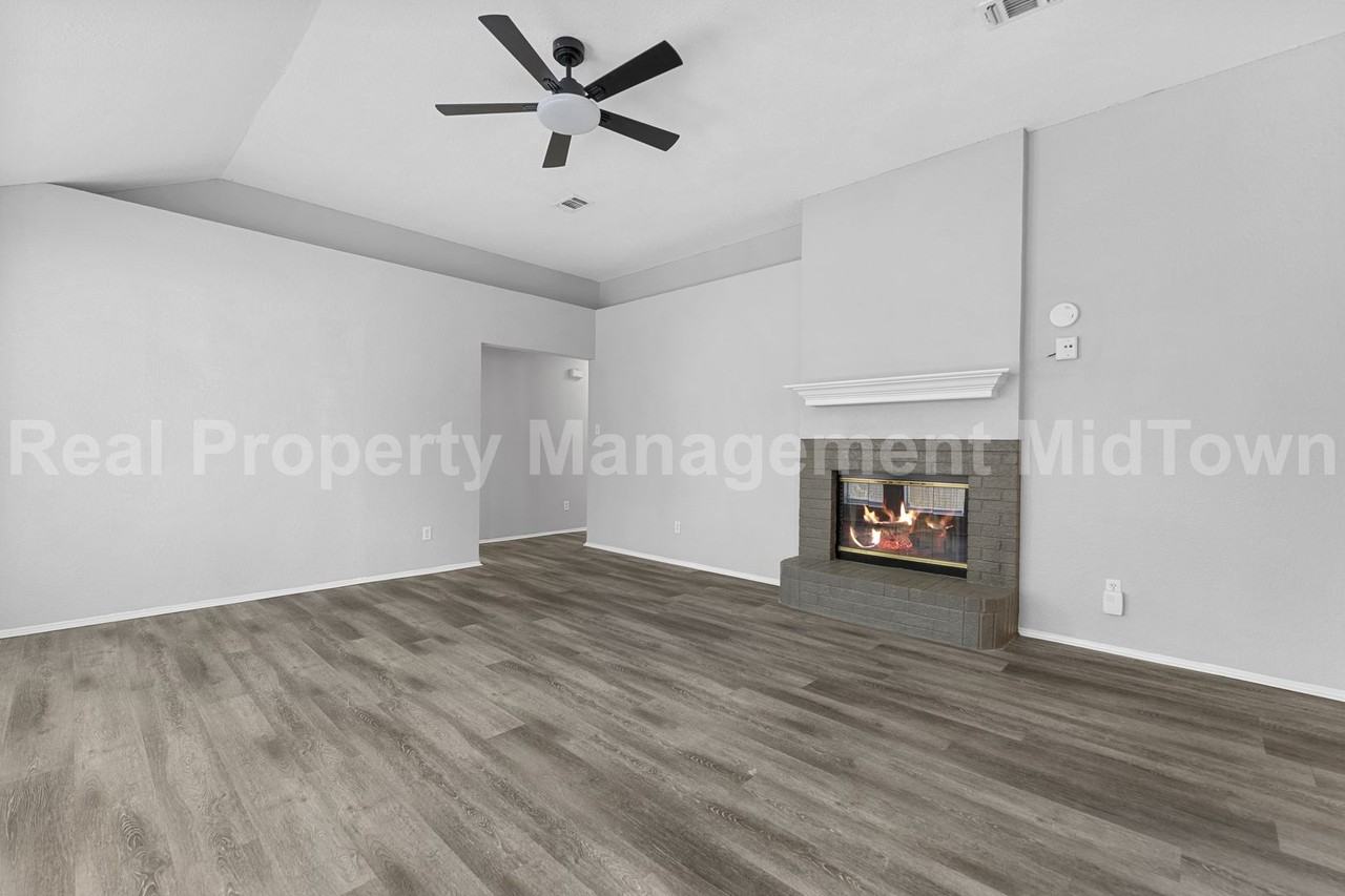 6100 Wall St - Photo 2 of 23