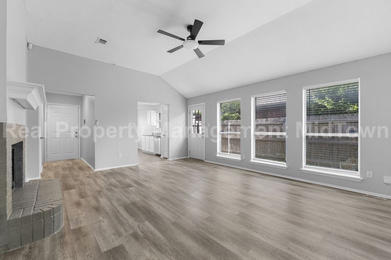 6100 Wall St - Photo 3 of 23