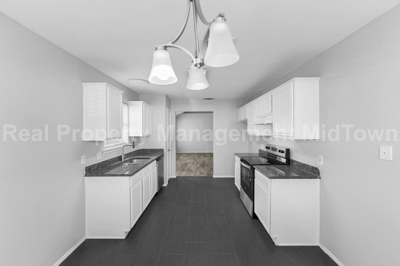 6100 Wall St - Photo 5 of 23