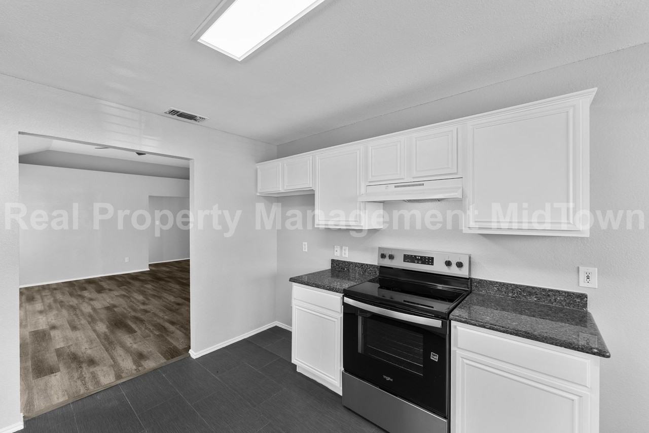 6100 Wall St - Photo 6 of 23