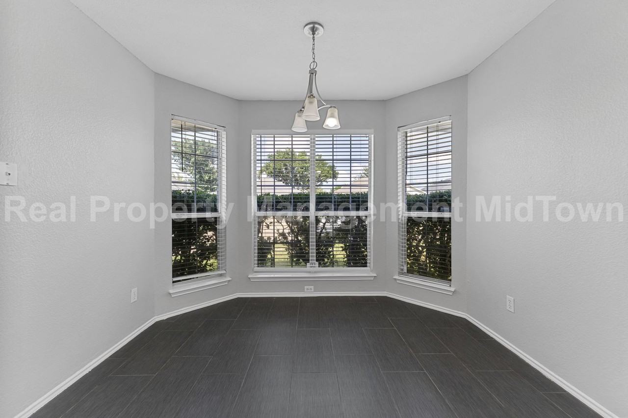 6100 Wall St - Photo 7 of 23