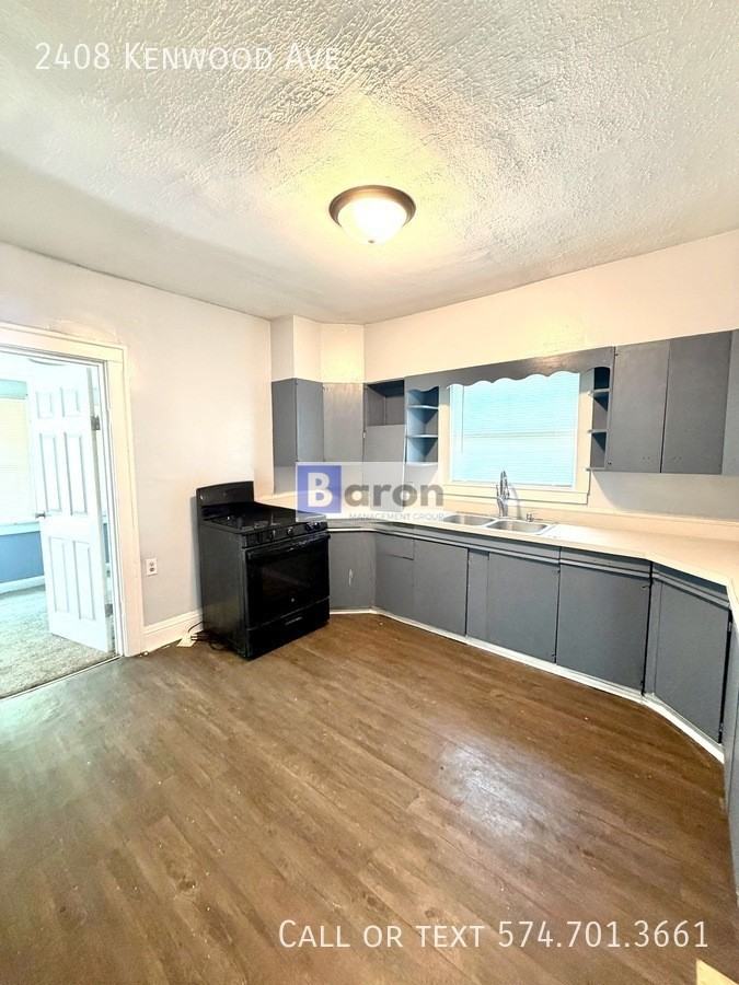 2408 Kenwood Ave - Photo 4 of 10