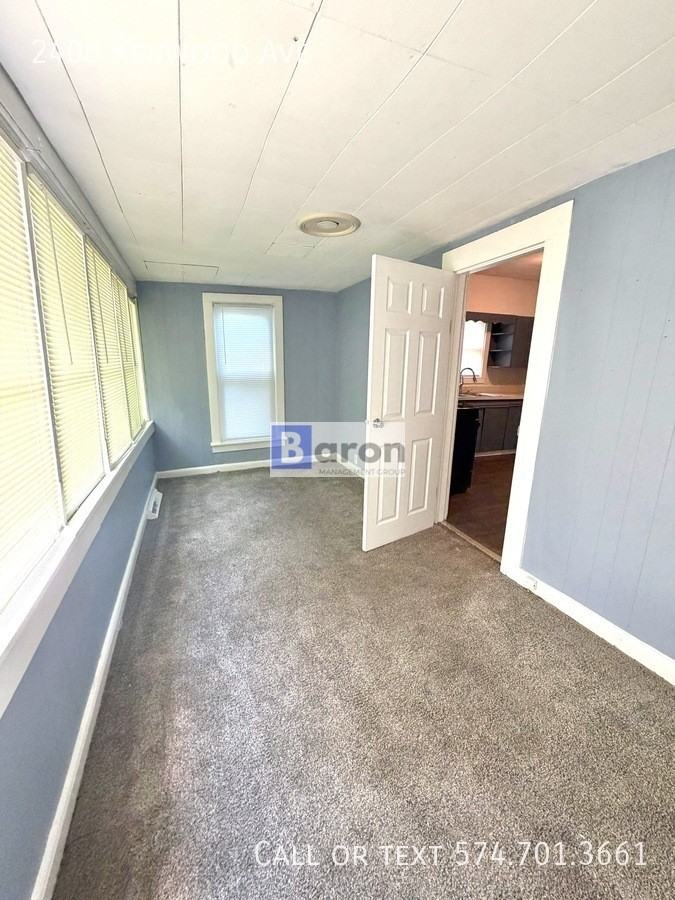2408 Kenwood Ave - Photo 5 of 10