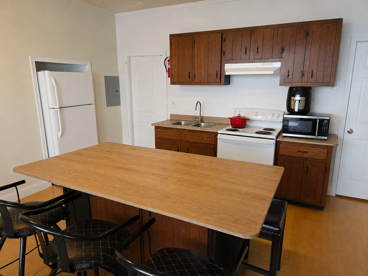 176 W Main St - Photo 5 of 11