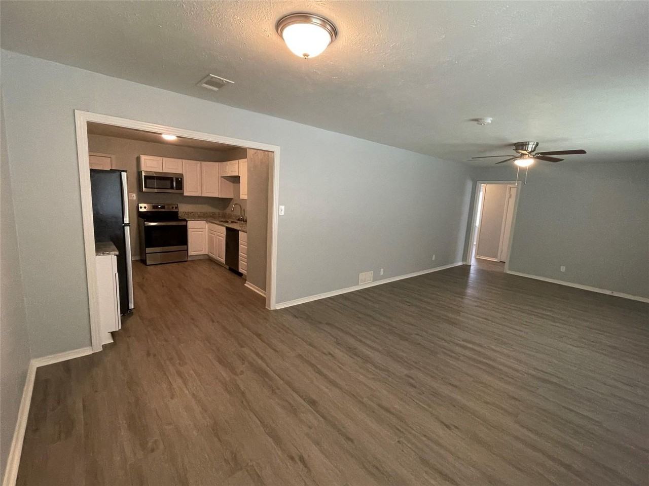 5736 Aton Ave - Photo 5 of 27