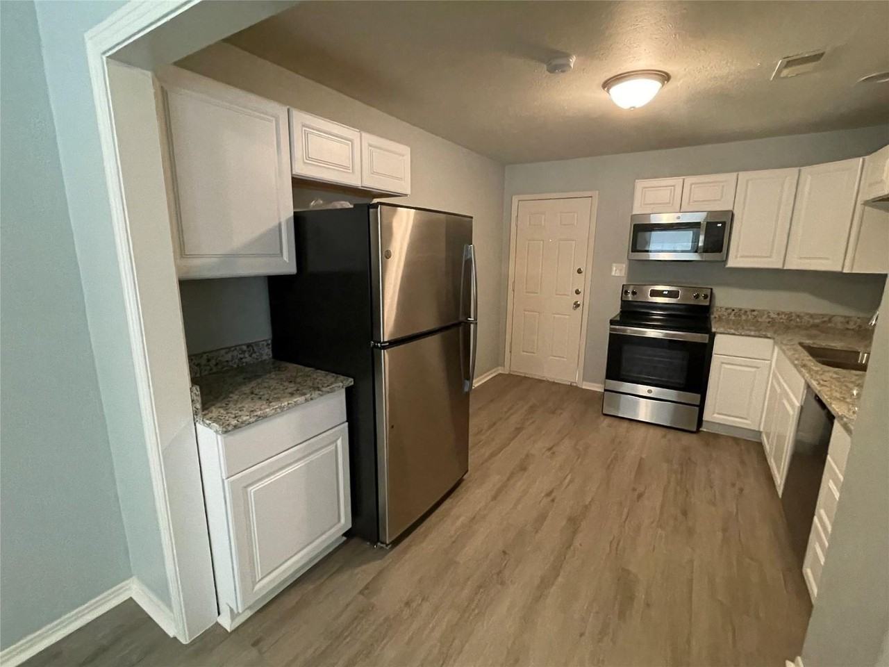 5736 Aton Ave - Photo 6 of 27