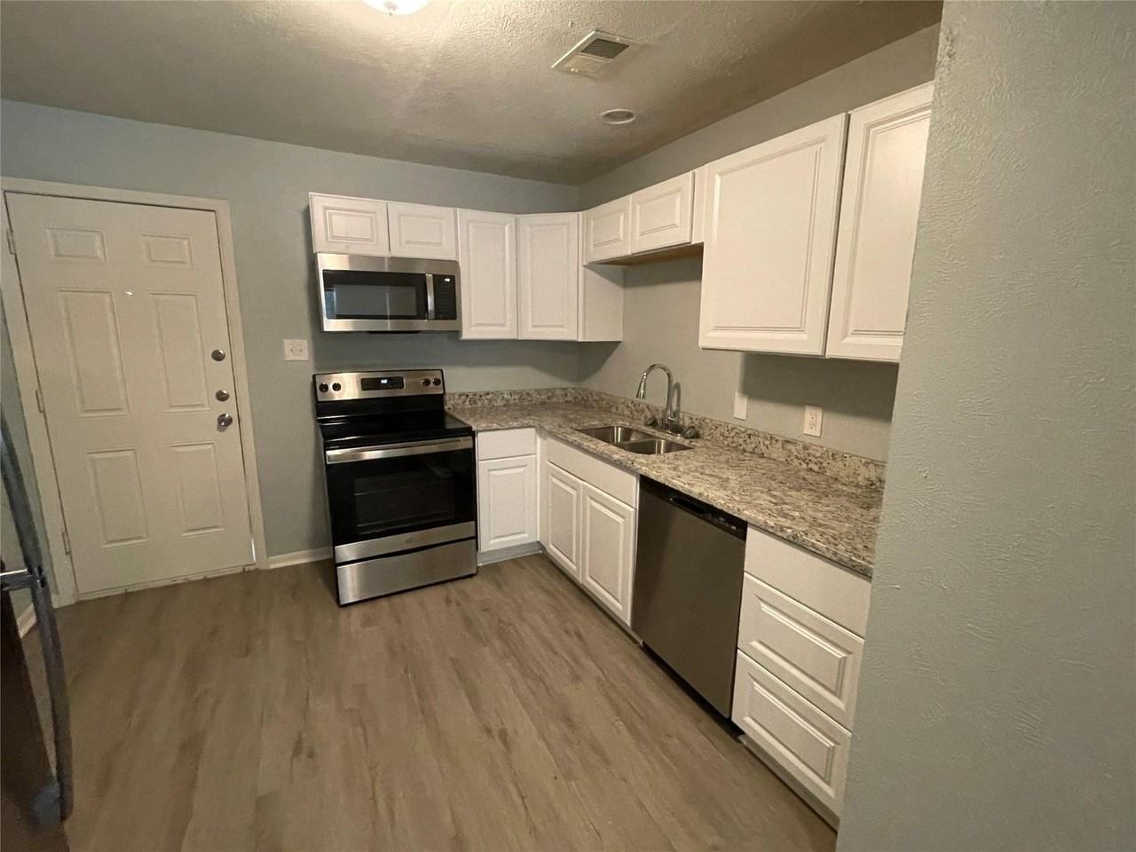 5736 Aton Ave - Photo 7 of 27