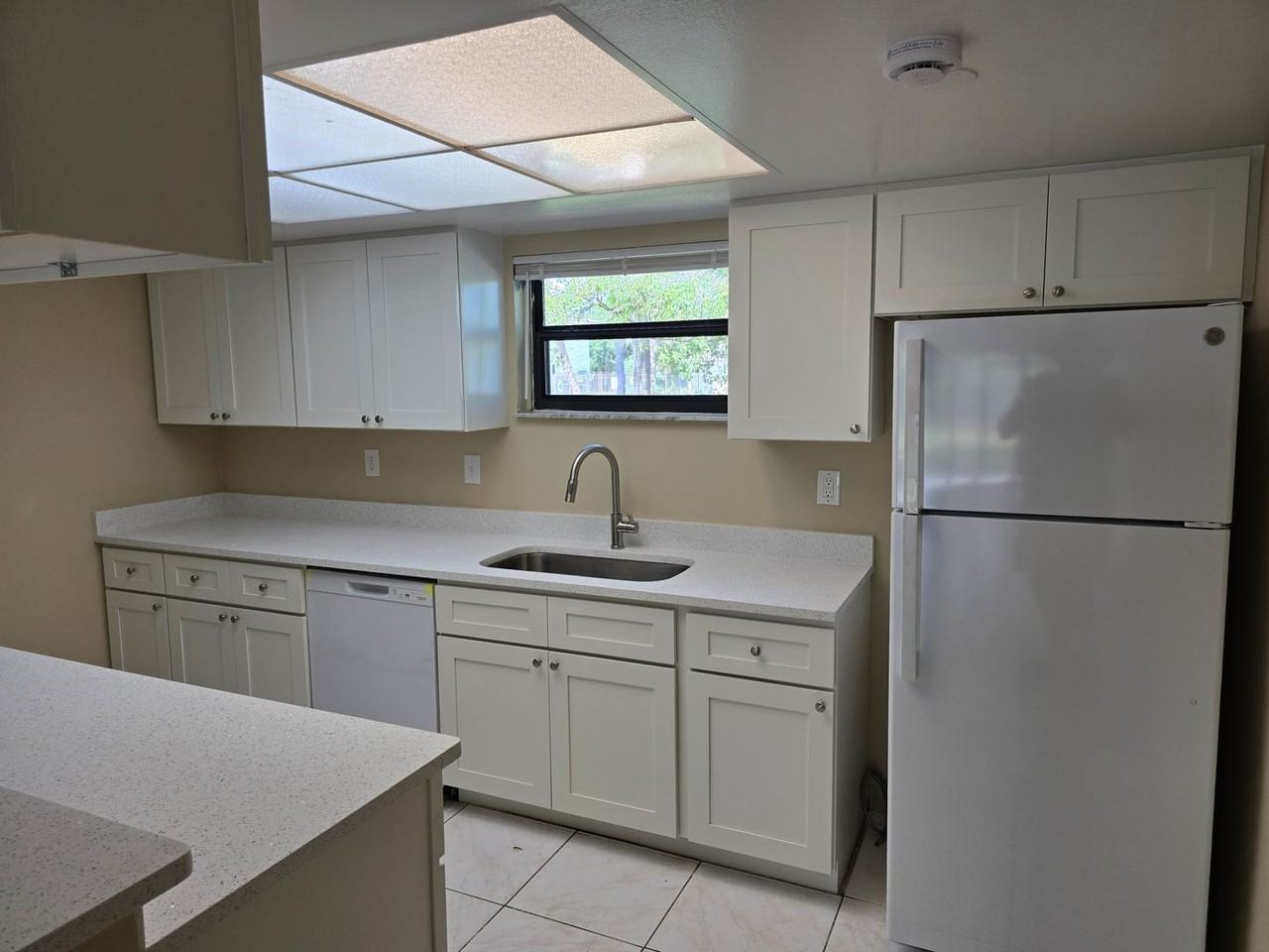 841 Mecca Dr - Photo 3 of 10