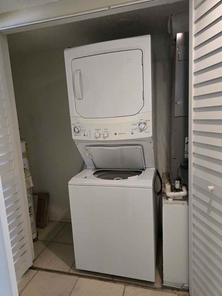 841 Mecca Dr - Photo 4 of 10