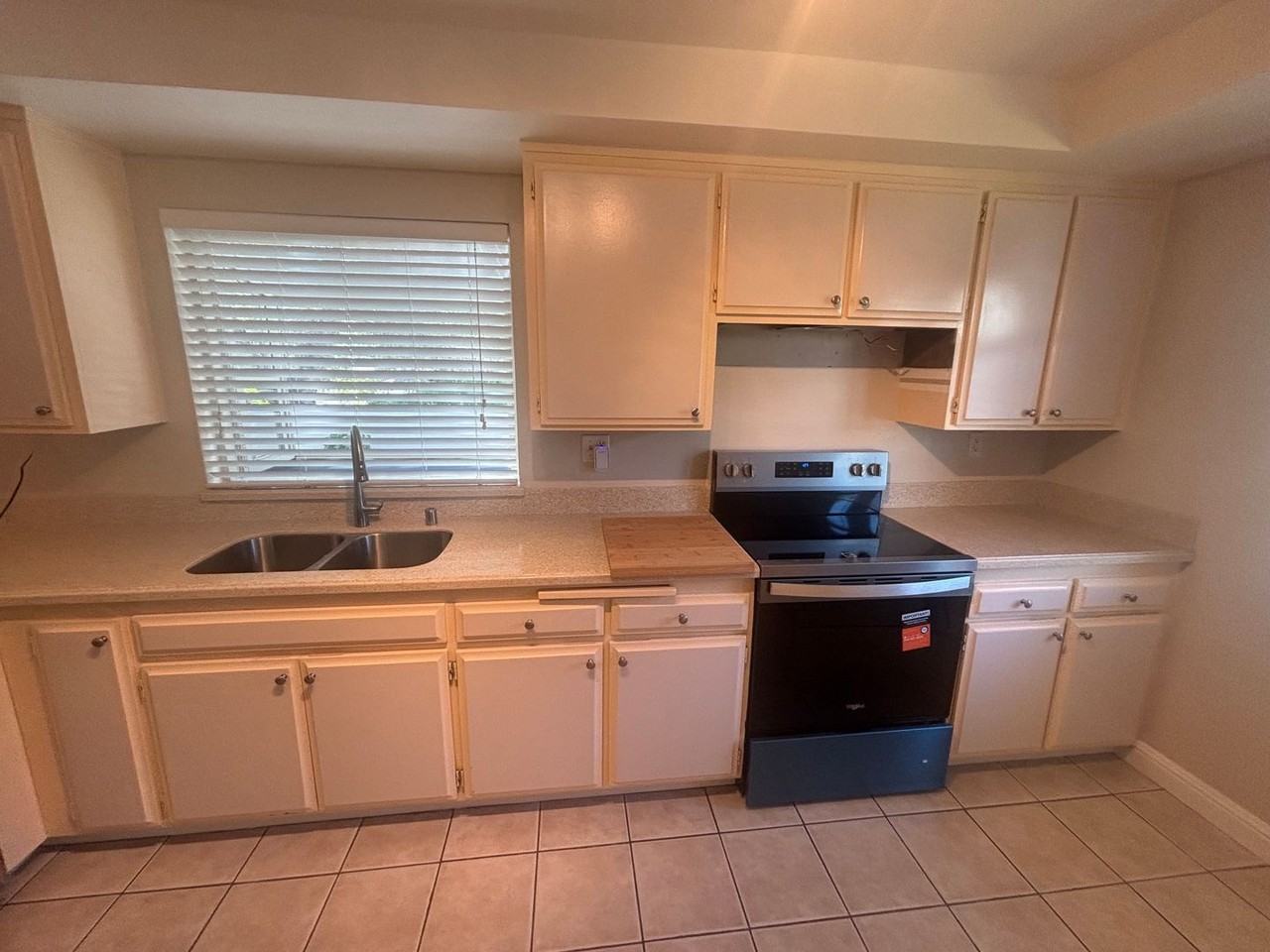 840 Adobe Dr - Photo 5 of 16
