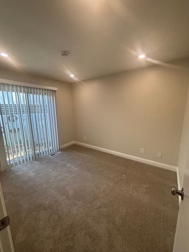 840 Adobe Dr - Photo 6 of 16