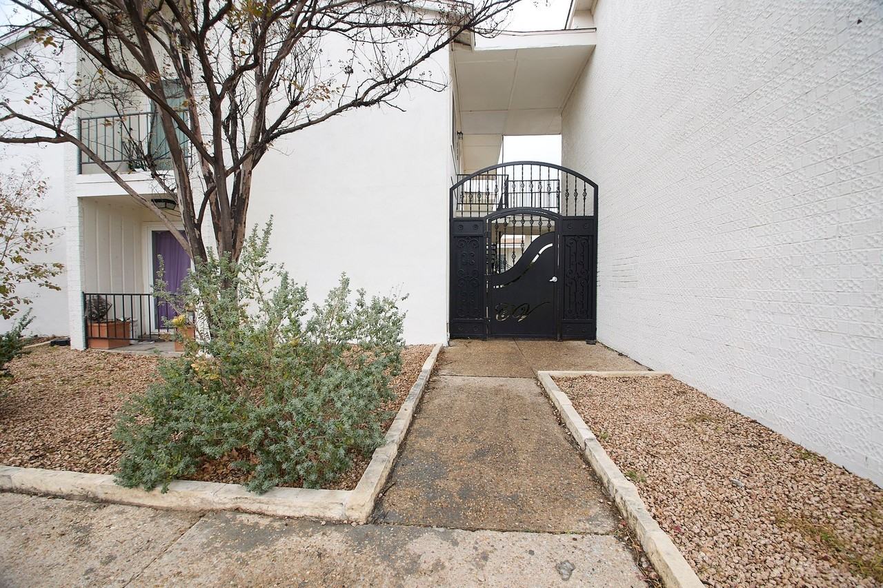 1304 Mckie Dr - Photo 2 of 10