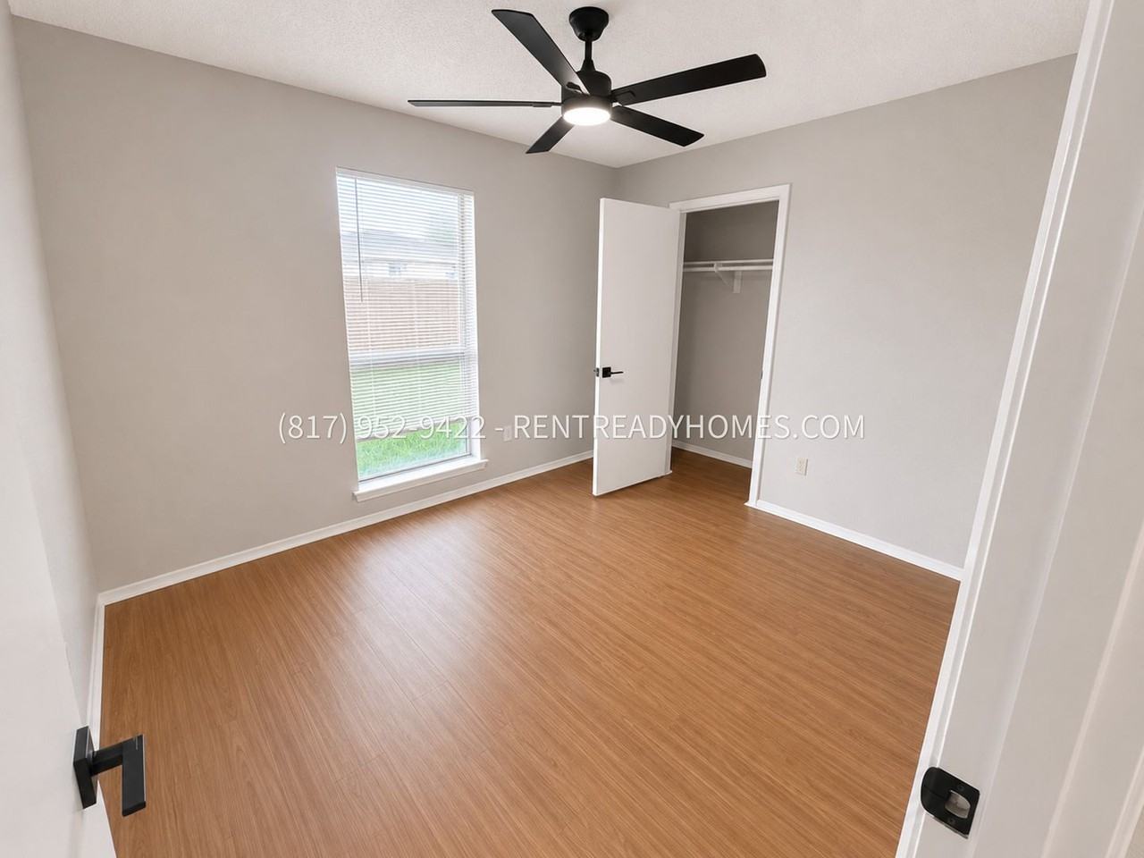 6052 Holiday Ln - Photo 3 of 8