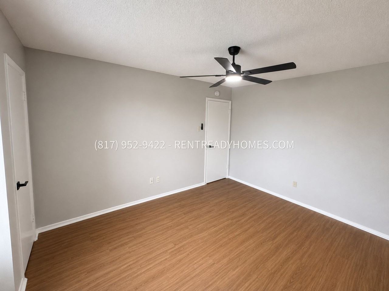 6052 Holiday Ln - Photo 4 of 8