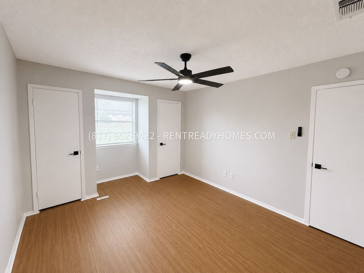 6052 Holiday Ln - Photo 5 of 8