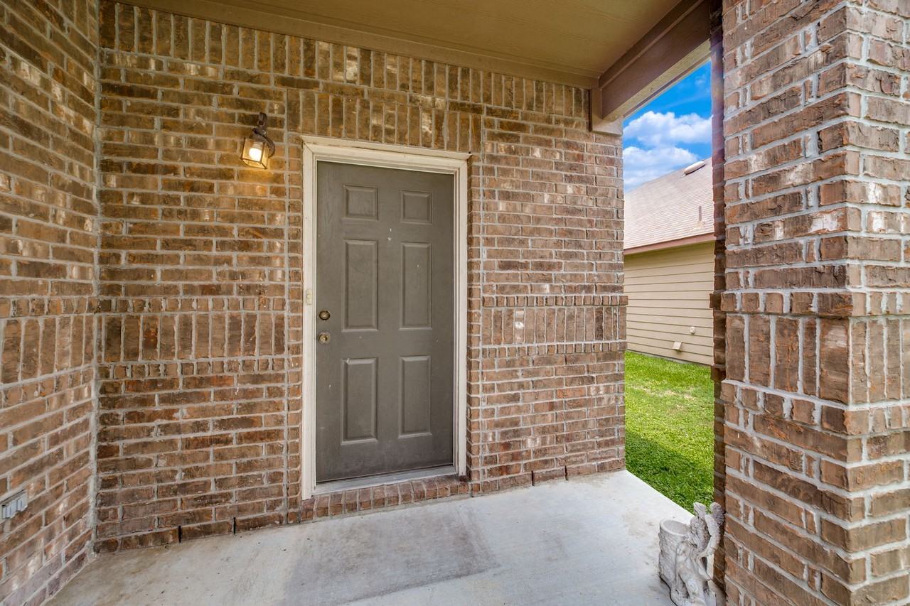 2419 Sundrop Bay - Photo 3 of 25