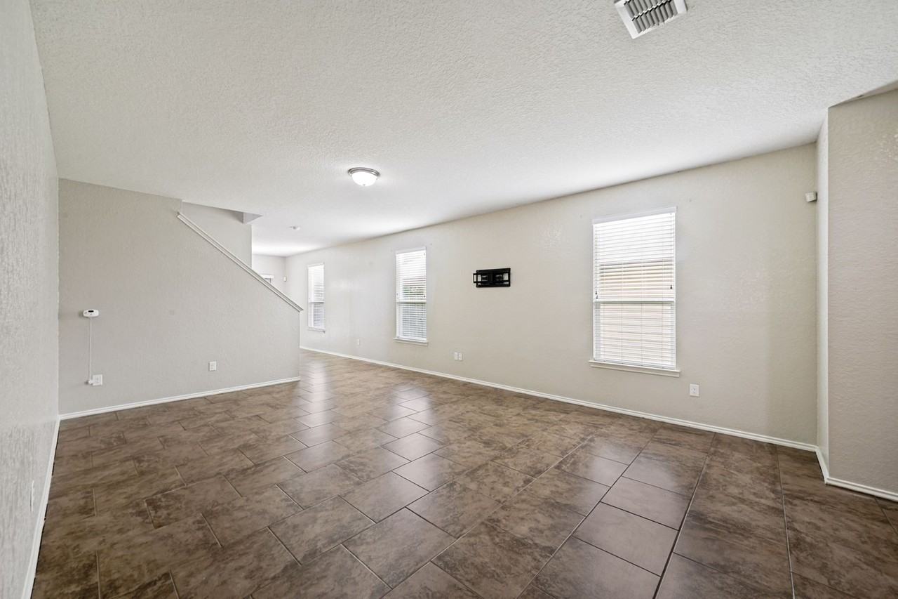 2419 Sundrop Bay - Photo 6 of 25