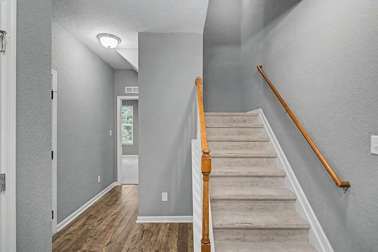 1004 Prosperity Ct - Photo 2 of 15