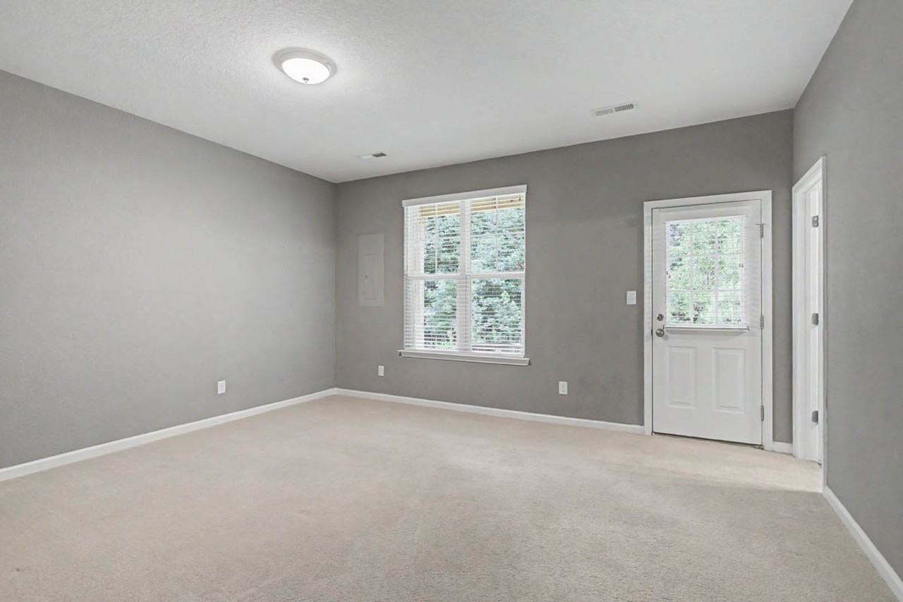 1004 Prosperity Ct - Photo 3 of 15