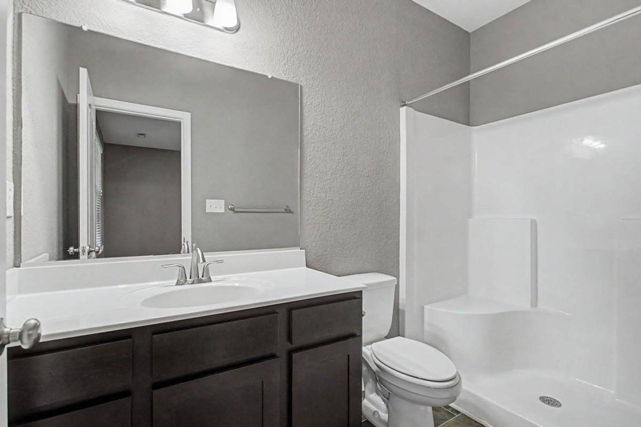 1004 Prosperity Ct - Photo 4 of 15