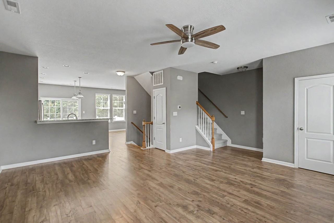 1004 Prosperity Ct - Photo 5 of 15