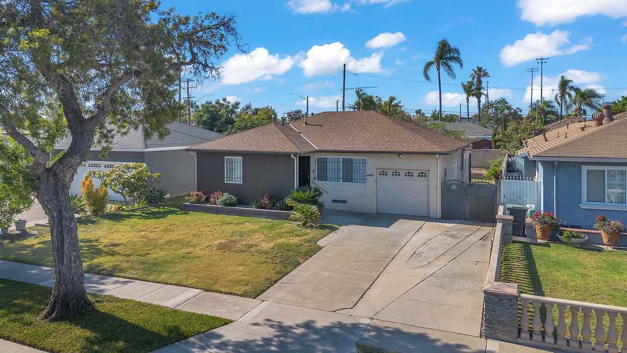 1239 Carlton Pl - Photo 2 of 24