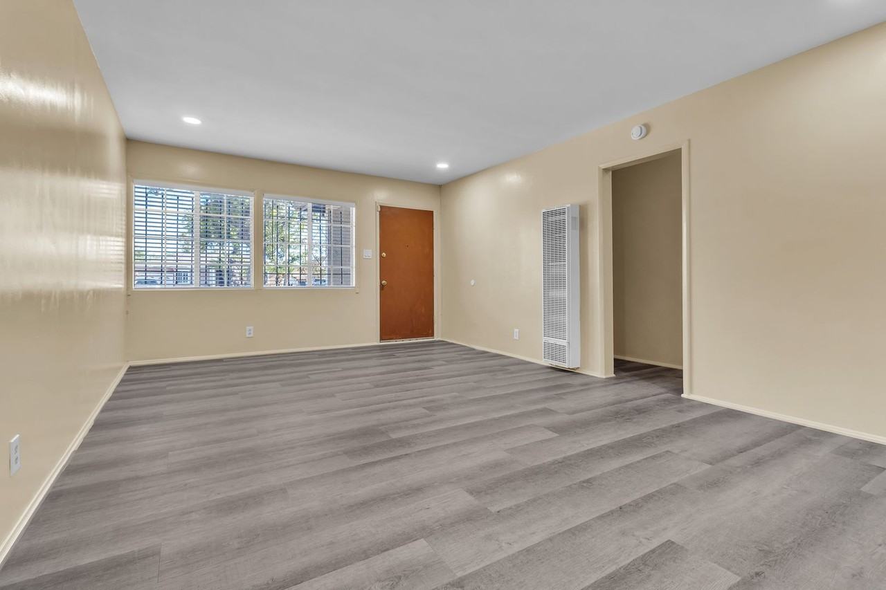 1239 Carlton Pl - Photo 3 of 24