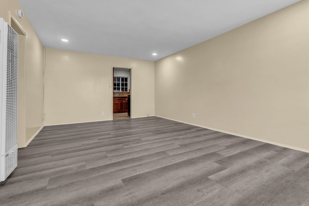 1239 Carlton Pl - Photo 4 of 24