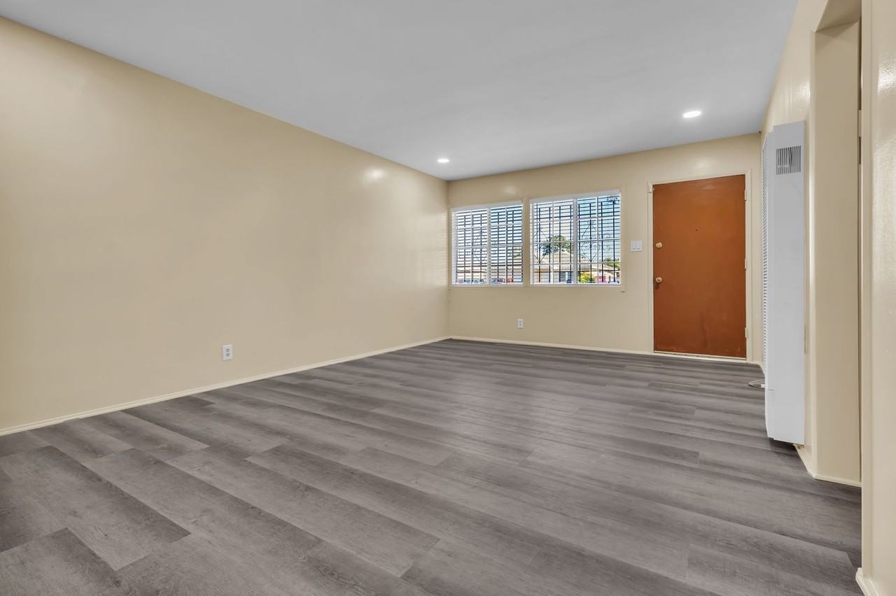 1239 Carlton Pl - Photo 5 of 24