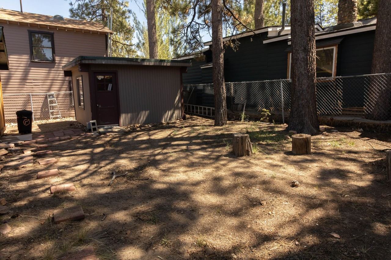 560 Temple Ln - Photo 4 of 15