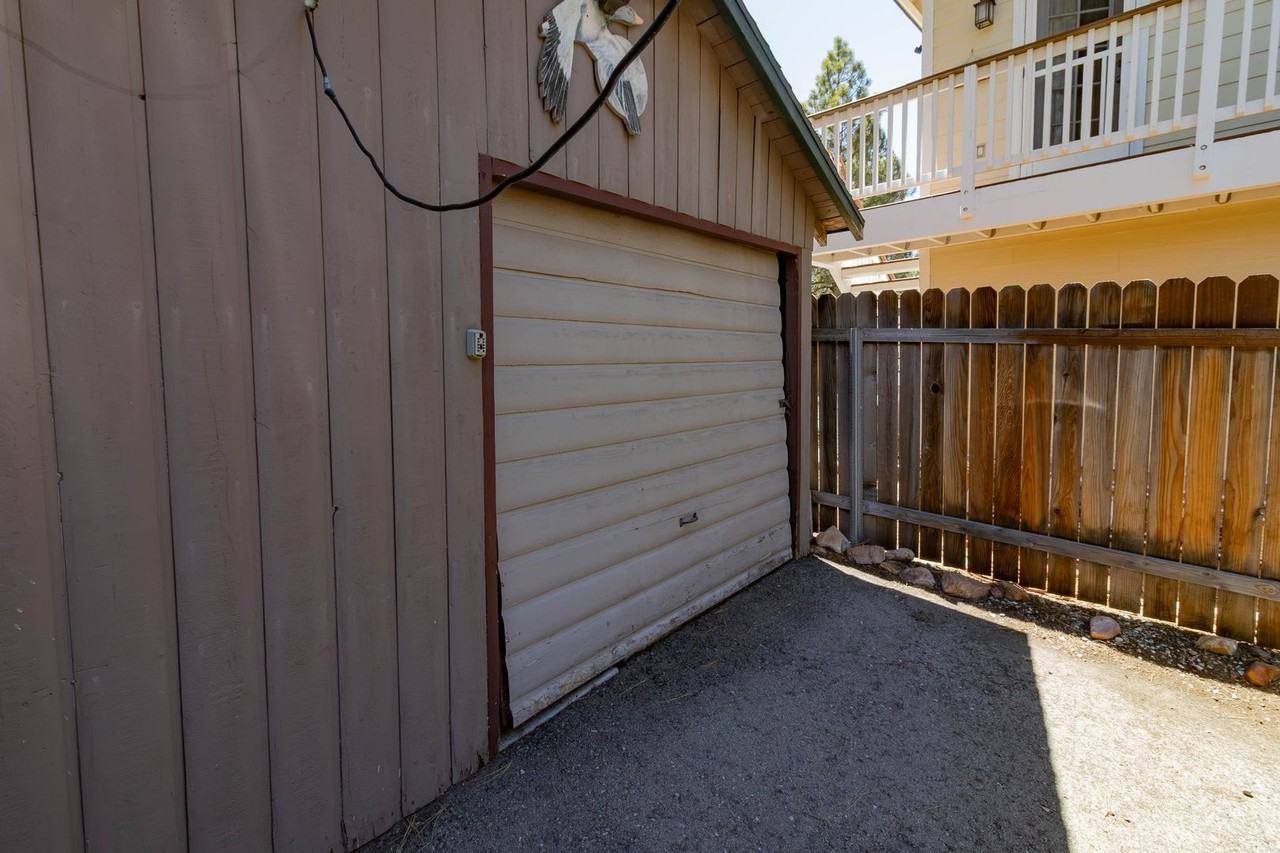560 Temple Ln - Photo 5 of 15