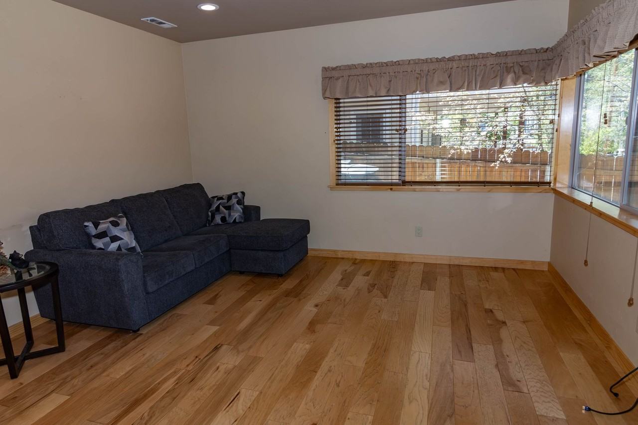560 Temple Ln - Photo 7 of 15