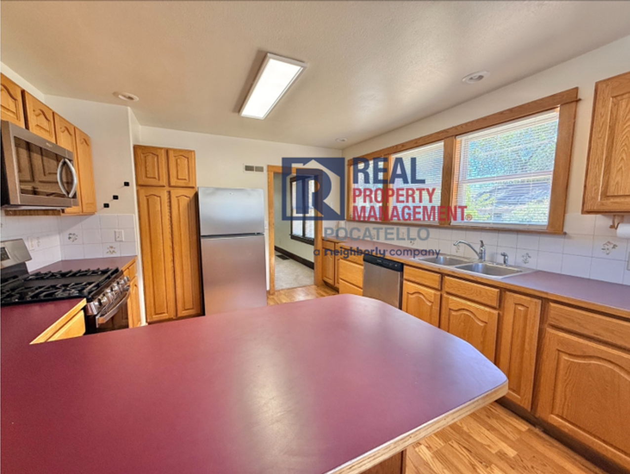 631 N Johnson Ave - Photo 4 of 26
