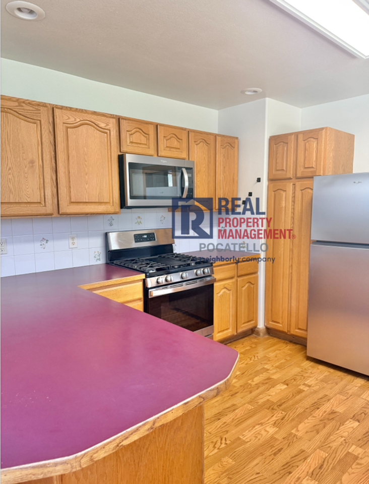 631 N Johnson Ave - Photo 6 of 26