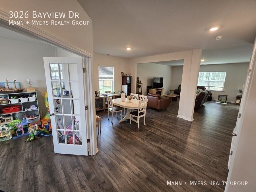 3026 Bayview Dr - Photo 7 of 40