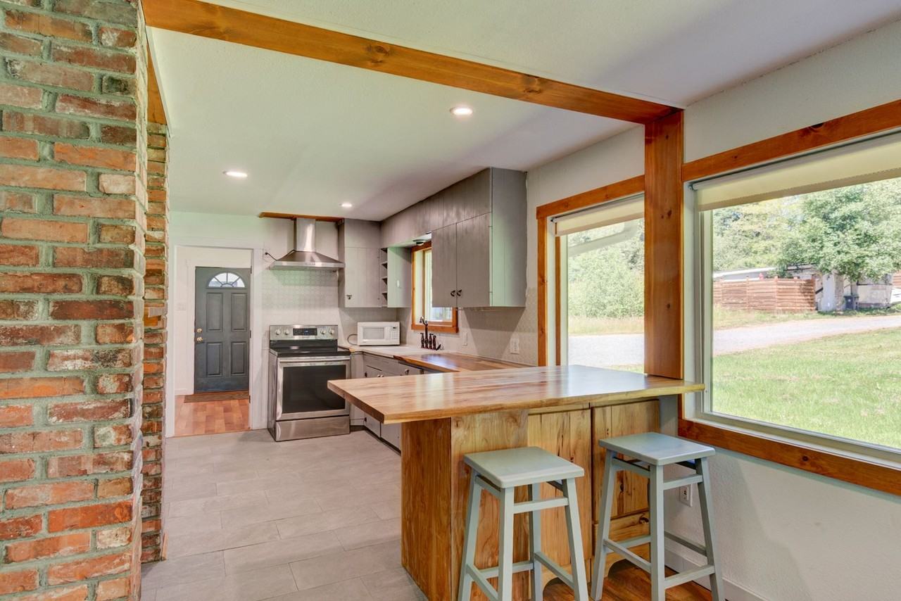 1736 W Beach Rd - Photo 2 of 24