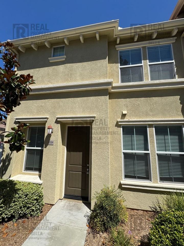 30505 Canyon Hills Rd - Photo 2 of 36