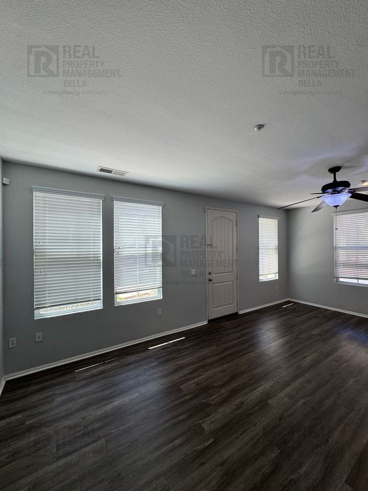 30505 Canyon Hills Rd - Photo 5 of 36