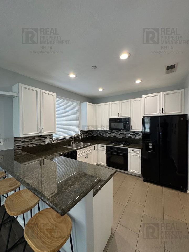 30505 Canyon Hills Rd - Photo 7 of 36