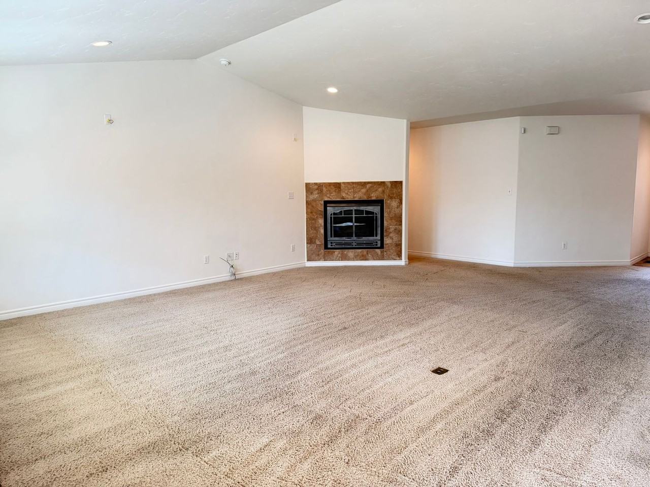 646 Cortney Way - Photo 3 of 38