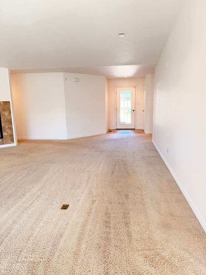 646 Cortney Way - Photo 5 of 38