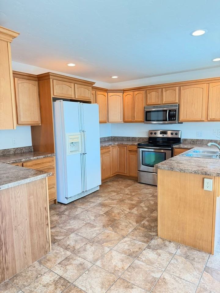 646 Cortney Way - Photo 7 of 38