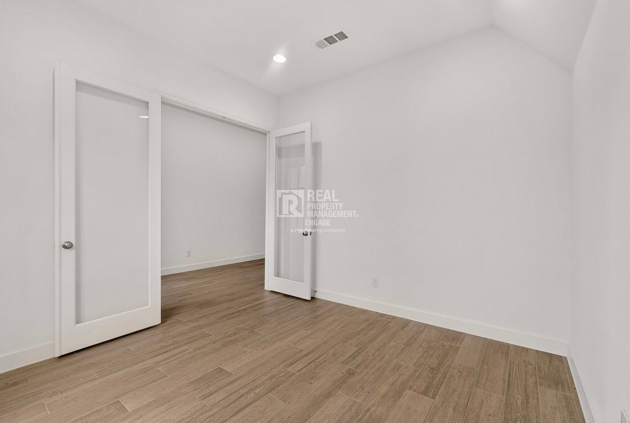 2933 Eccleston St - Photo 7 of 42