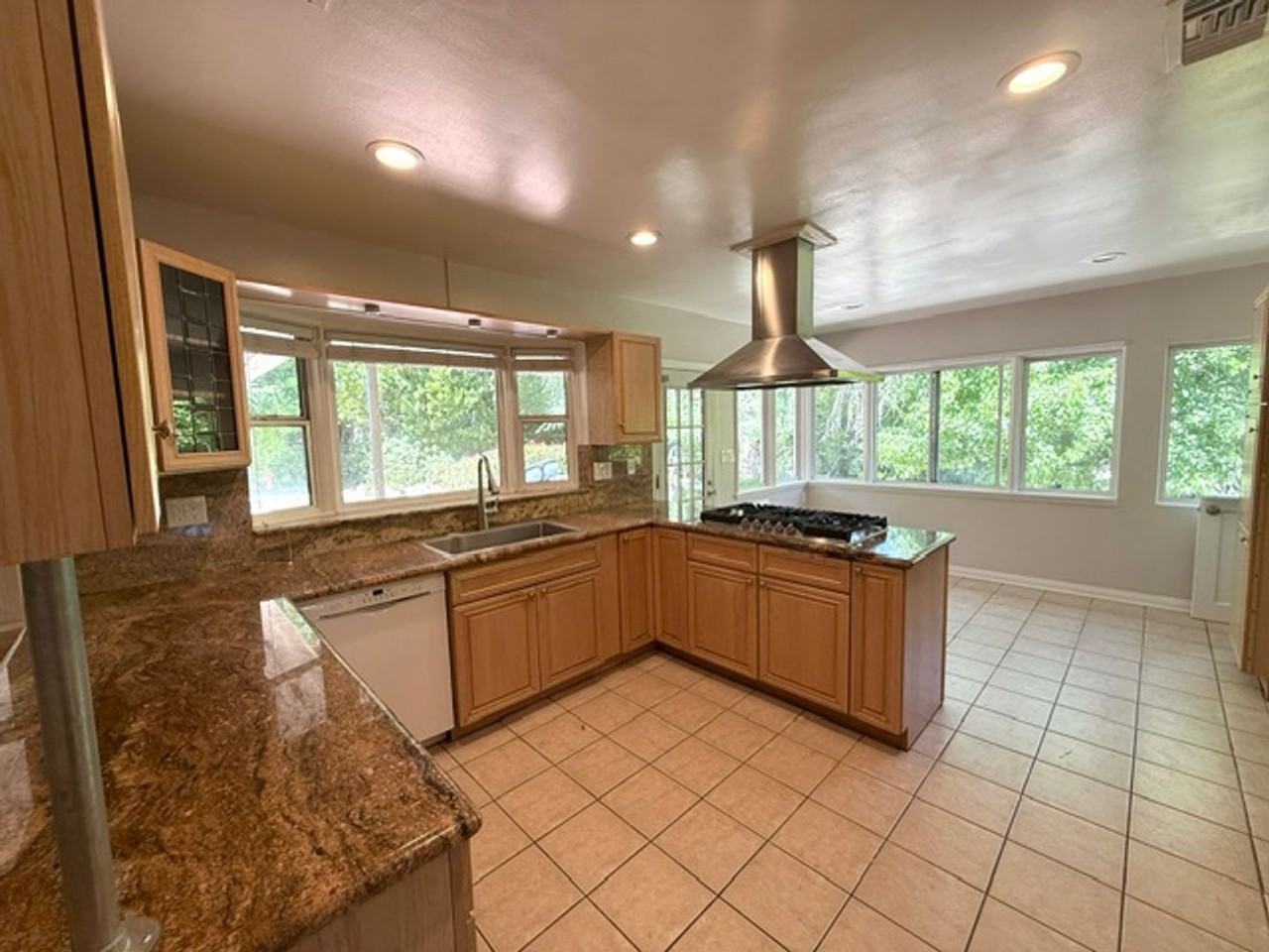 4907 Ocean View Blvd - Photo 7 of 34