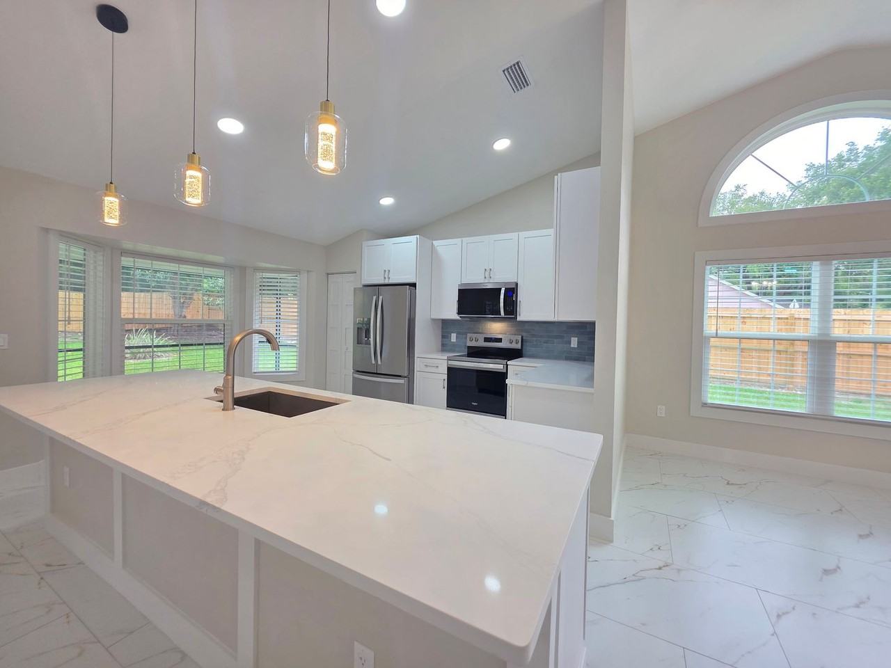 9405 Sw 21st Ave - Photo 4 of 37