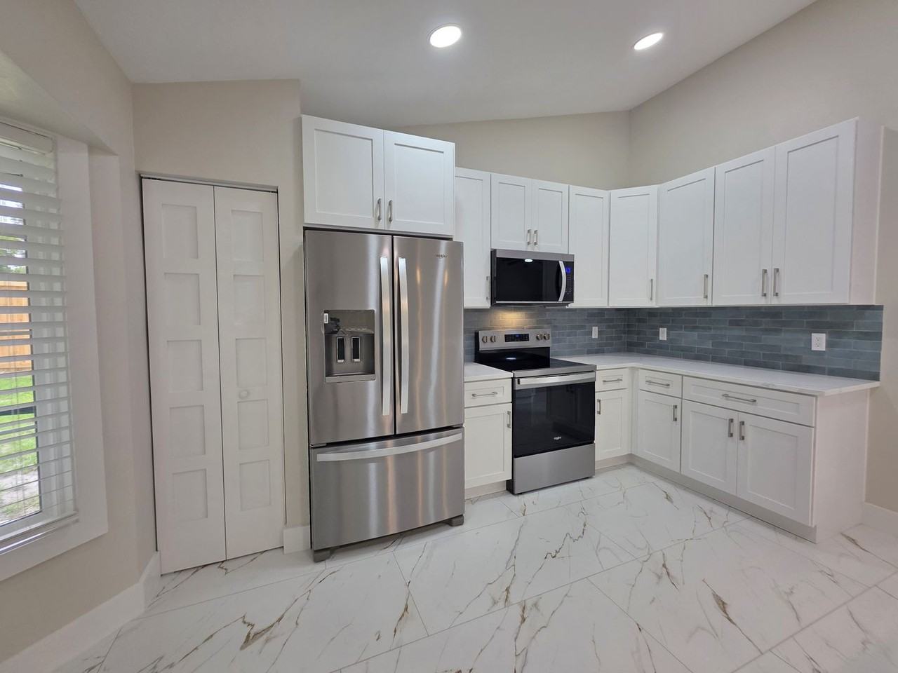 9405 Sw 21st Ave - Photo 5 of 37