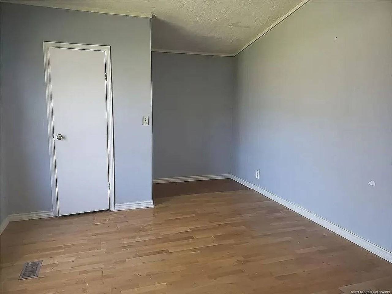 215 Copperhead Ln - Photo 3 of 7