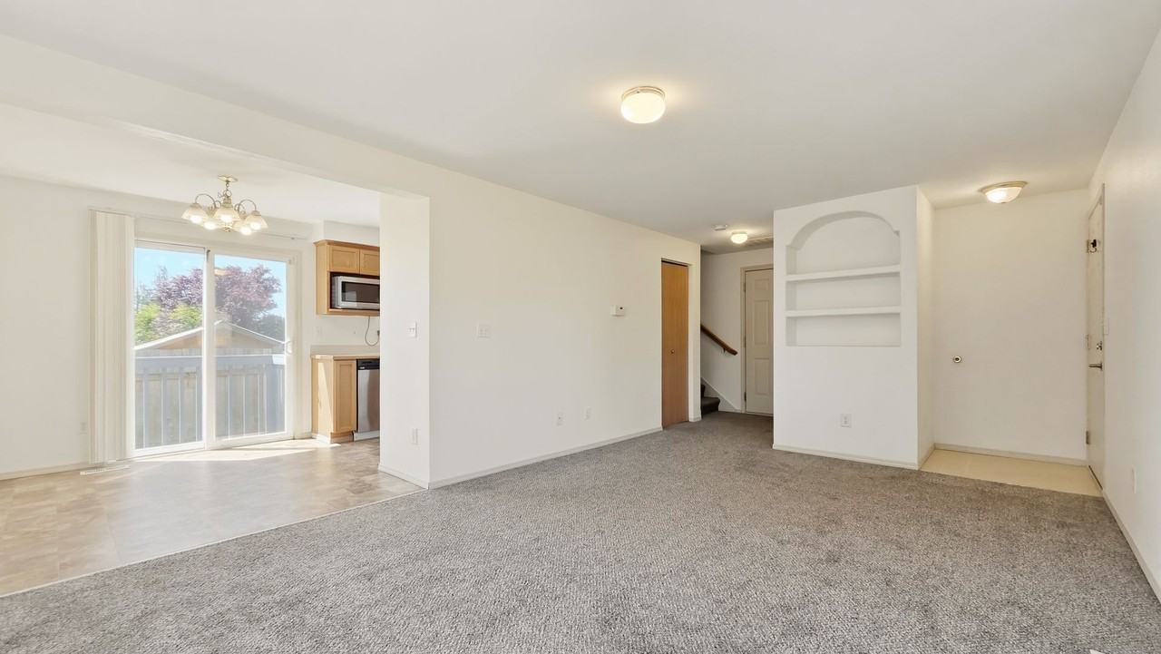 702 89th Ave Se - Photo 5 of 23